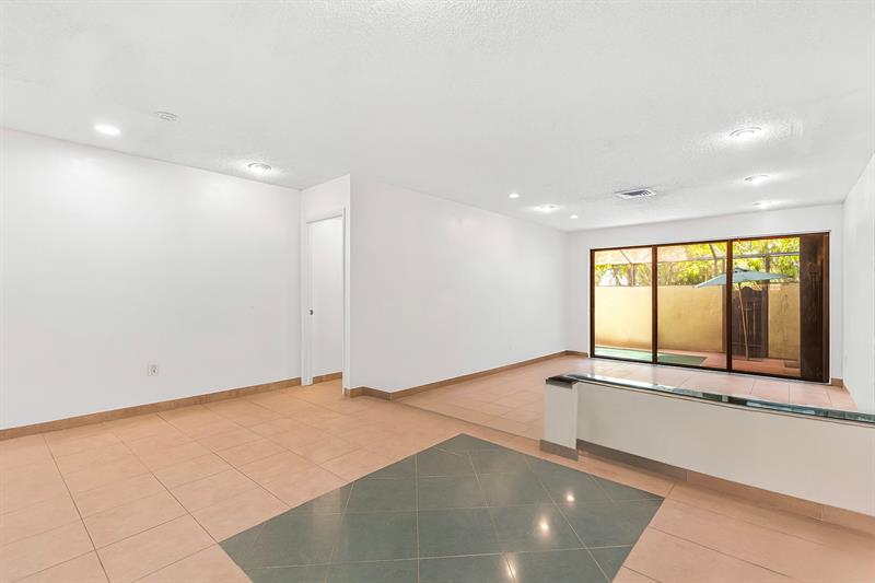 Image 13 of 53 For 3877 Estepona Ave  9e1