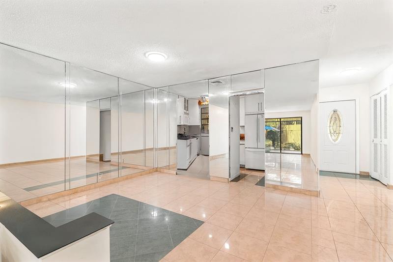 Image 15 of 53 For 3877 Estepona Ave  9e1