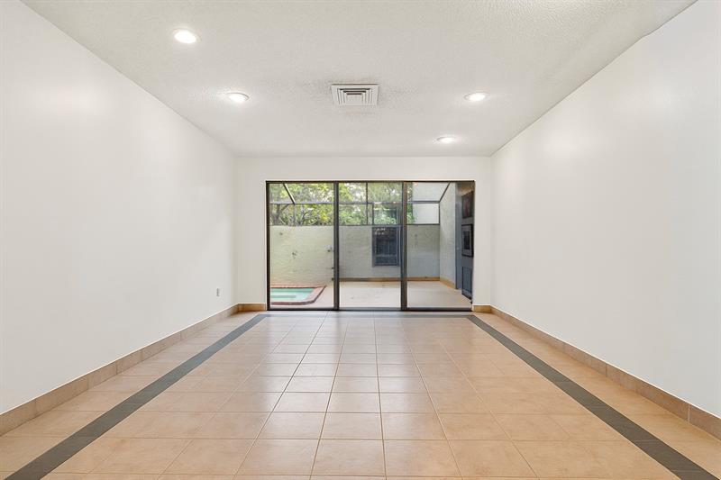 Image 16 of 53 For 3877 Estepona Ave  9e1