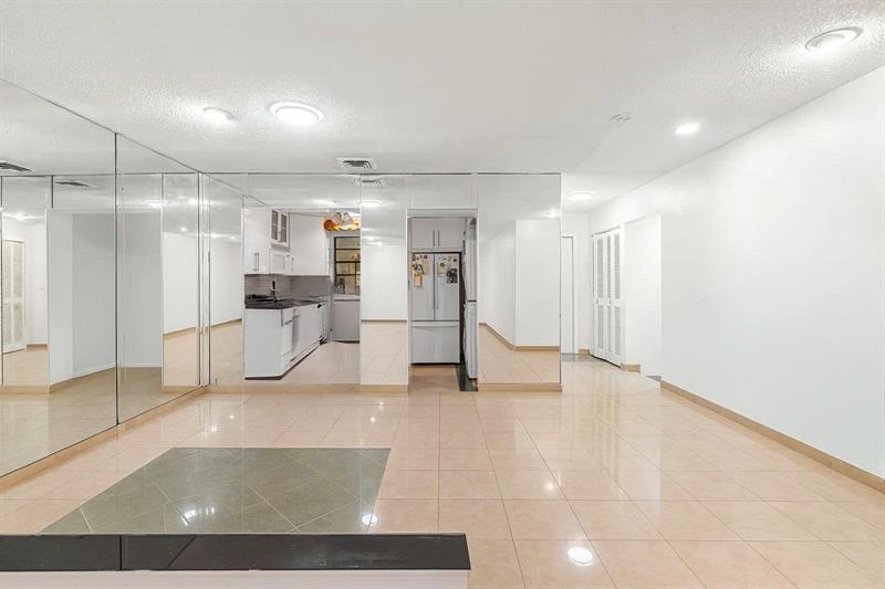 Image 17 of 53 For 3877 Estepona Ave  9e1