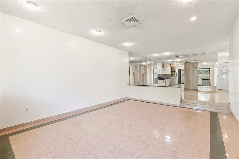 Image 19 of 53 For 3877 Estepona Ave  9e1