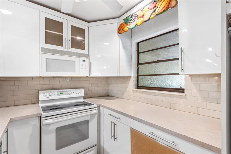 Image 21 of 53 For 3877 Estepona Ave  9e1
