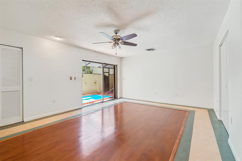 Image 24 of 53 For 3877 Estepona Ave  9e1