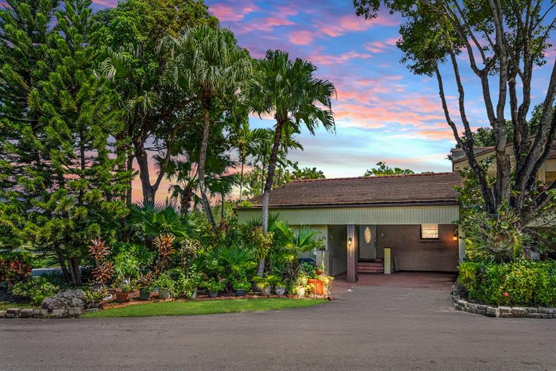 Image 3 of 53 For 3877 Estepona Ave  9e1