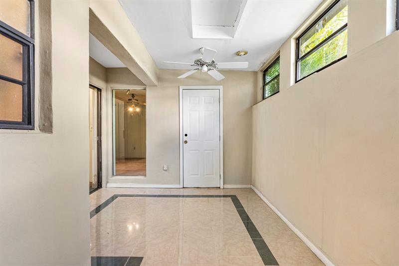 Image 31 of 53 For 3877 Estepona Ave  9e1