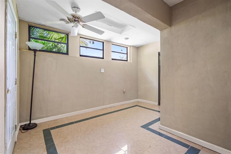 Image 32 of 53 For 3877 Estepona Ave  9e1