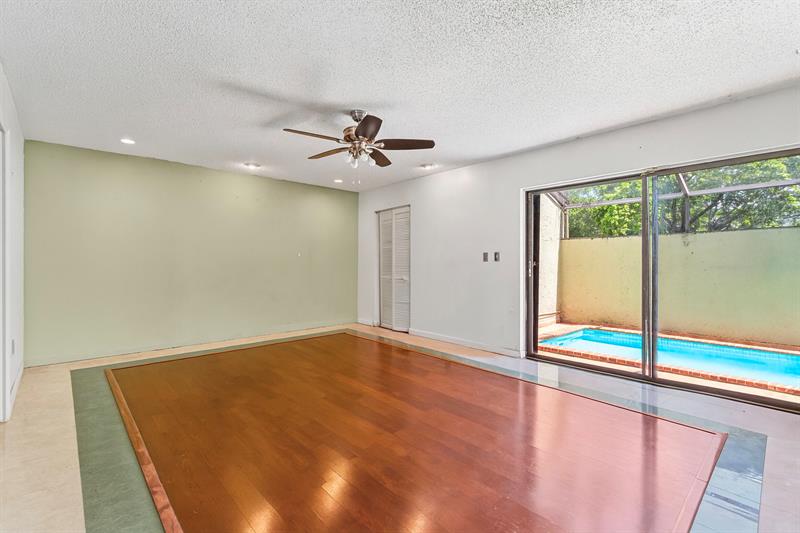 Image 4 of 53 For 3877 Estepona Ave  9e1
