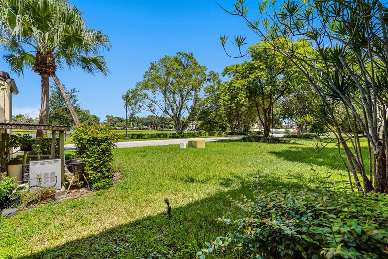 Image 40 of 53 For 3877 Estepona Ave  9e1