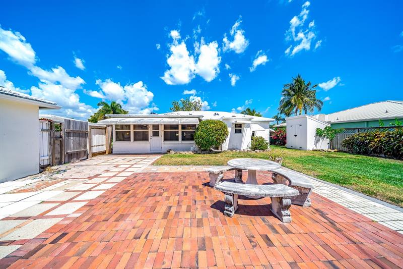 Image 43 of 59 For 348 Alhambra Pl