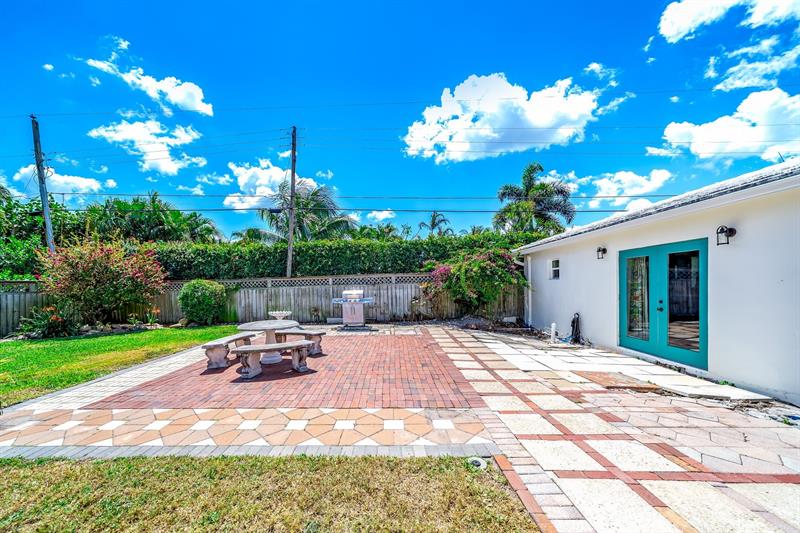 Image 44 of 59 For 348 Alhambra Pl