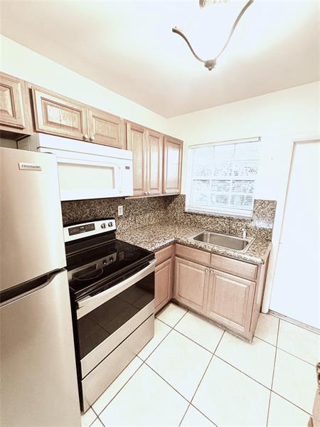 Image 8 of 9 For 412 4th St  
