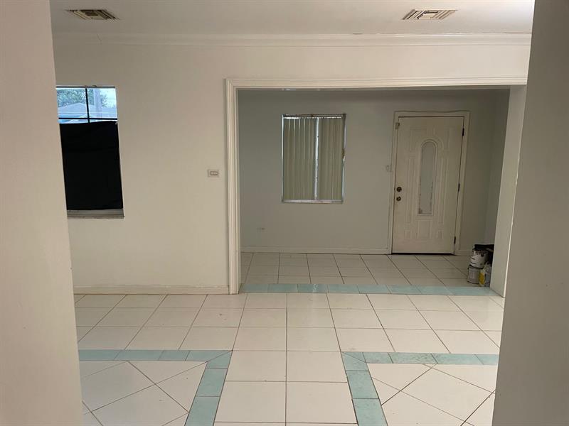 Image 3 of 15 For 2215 9th Ct  