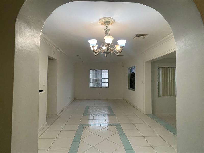 Image 4 of 15 For 2215 9th Ct  