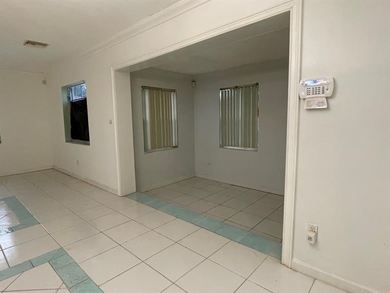 Image 5 of 15 For 2215 9th Ct  