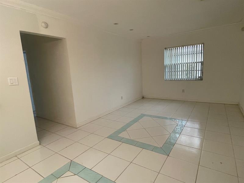 Image 7 of 15 For 2215 9th Ct  
