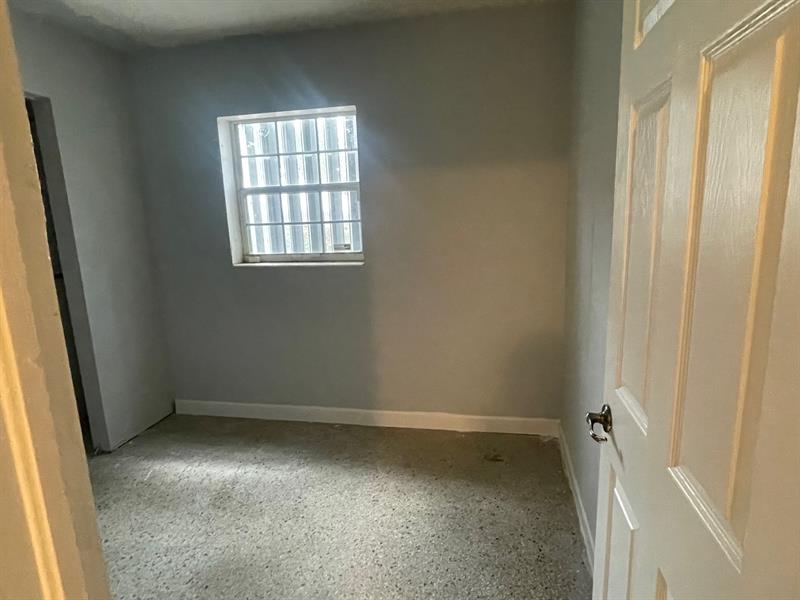 Image 9 of 15 For 2215 9th Ct  