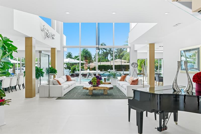 Image 12 of 68 For 14 Isla Bahia Dr