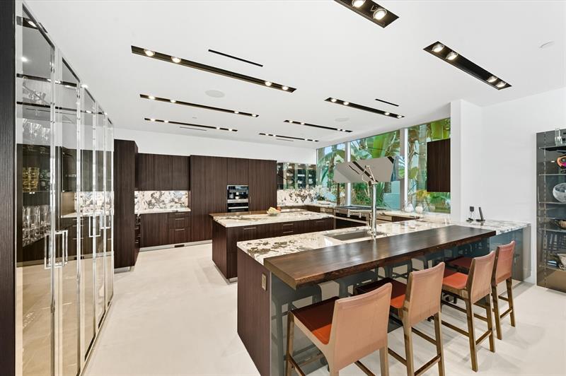 Image 16 of 68 For 14 Isla Bahia Dr
