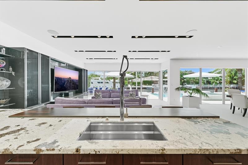 Image 17 of 68 For 14 Isla Bahia Dr