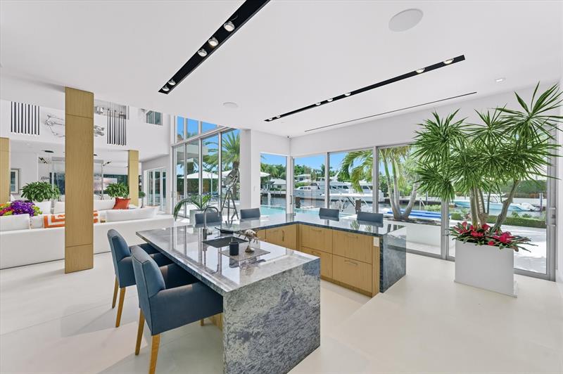 Image 21 of 68 For 14 Isla Bahia Dr