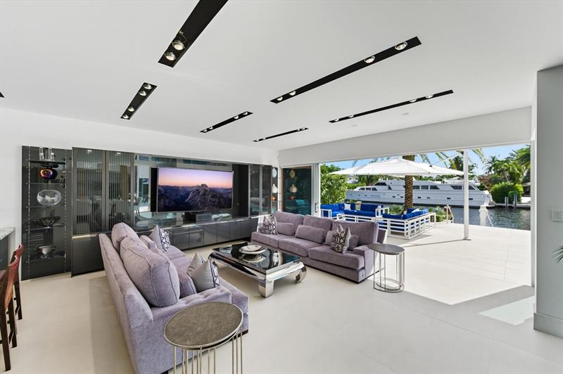 Image 23 of 68 For 14 Isla Bahia Dr
