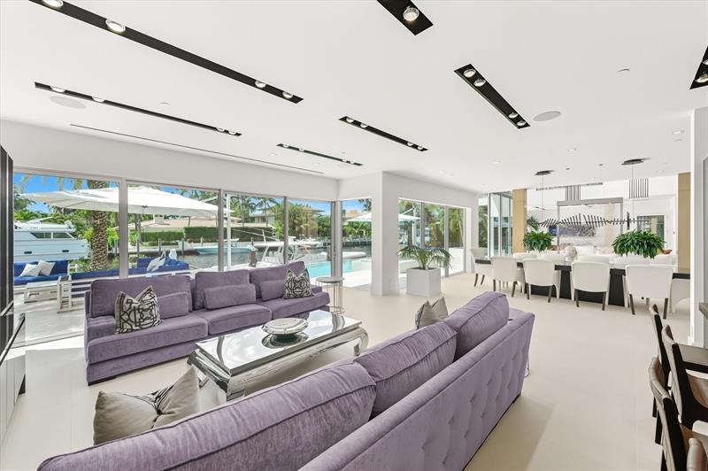 Image 24 of 68 For 14 Isla Bahia Dr