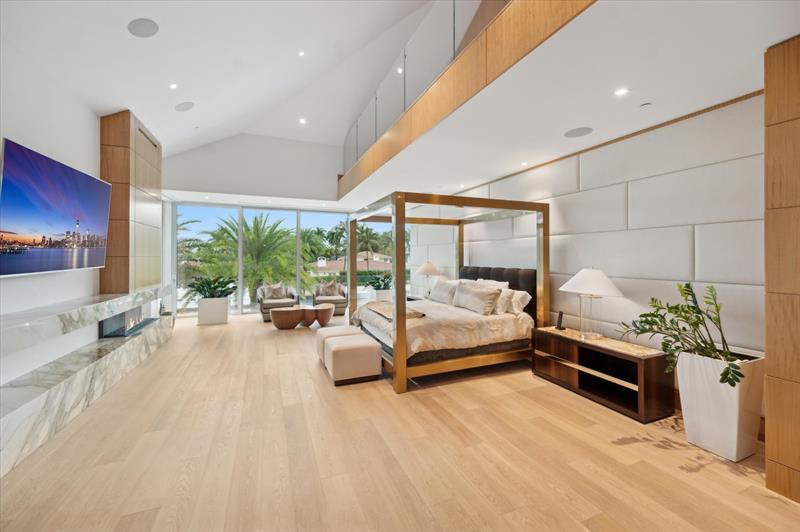 Image 32 of 68 For 14 Isla Bahia Dr
