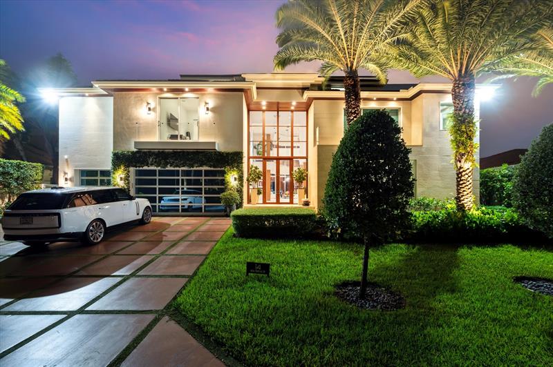 Image 4 of 68 For 14 Isla Bahia Dr