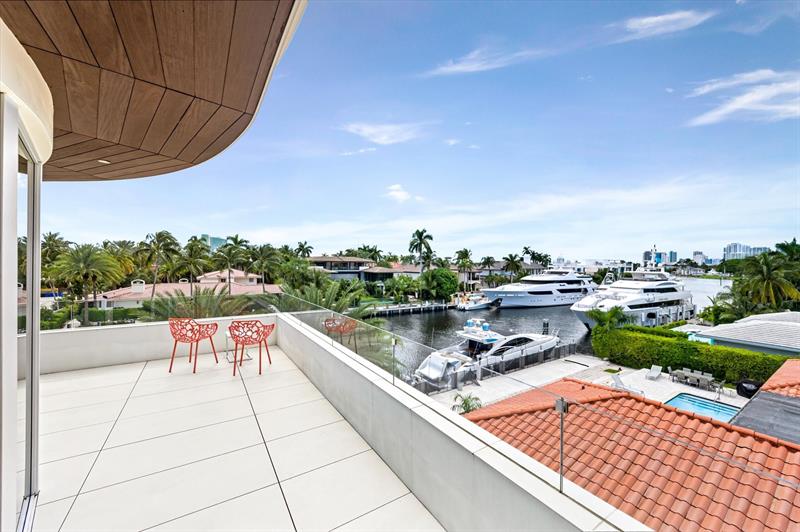 Image 51 of 68 For 14 Isla Bahia Dr