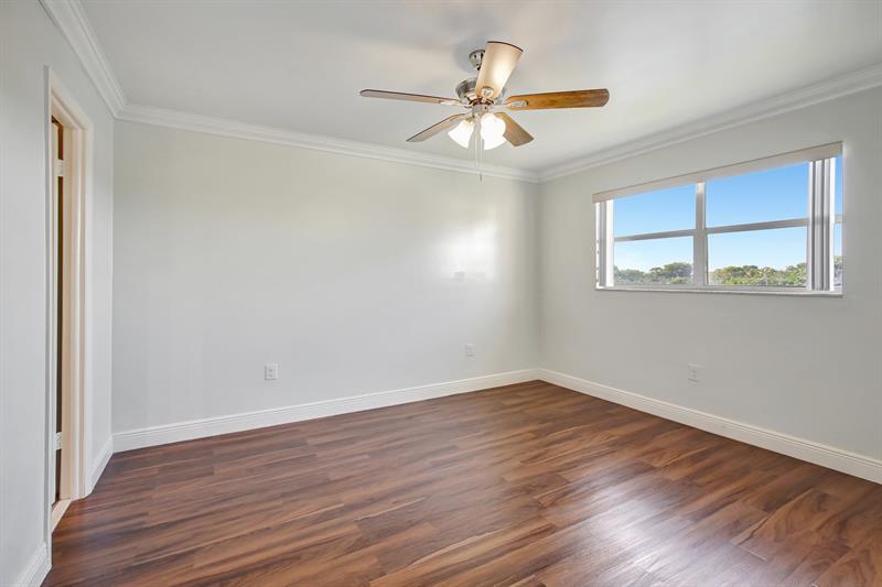 Image 18 of 27 For 8225 Sunrise Lakes Blvd  303