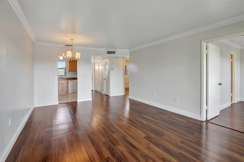Image 21 of 27 For 8225 Sunrise Lakes Blvd  303