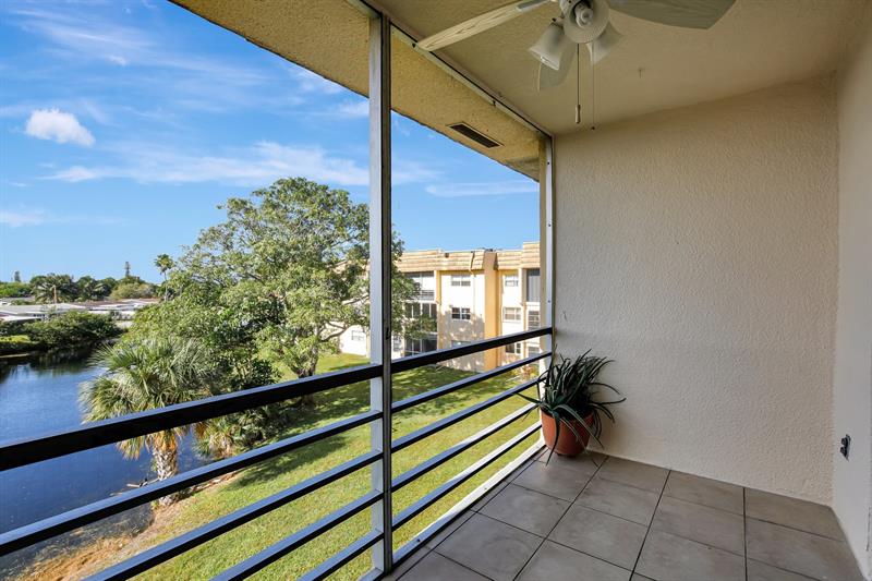 Image 23 of 27 For 8225 Sunrise Lakes Blvd  303