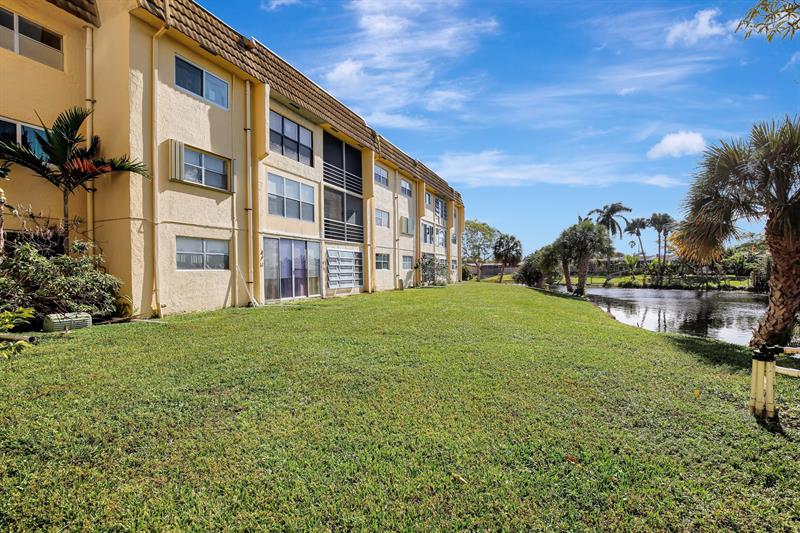 Image 25 of 27 For 8225 Sunrise Lakes Blvd  303