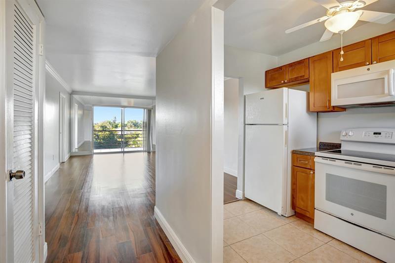 Image 6 of 27 For 8225 Sunrise Lakes Blvd  303
