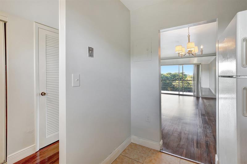 Image 9 of 27 For 8225 Sunrise Lakes Blvd  303