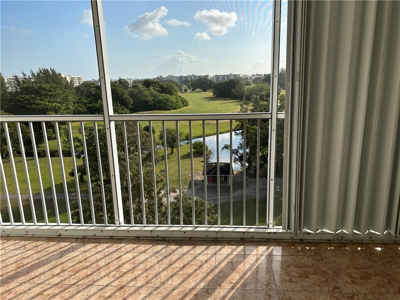 Image 21 of 24 For 3300 Palm Aire Dr  808