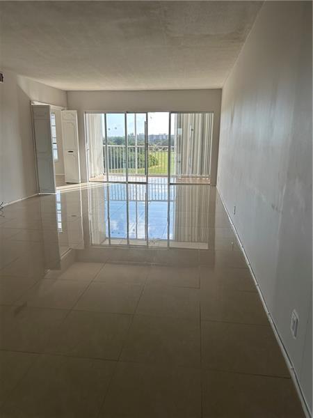 Image 23 of 24 For 3300 Palm Aire Dr  808