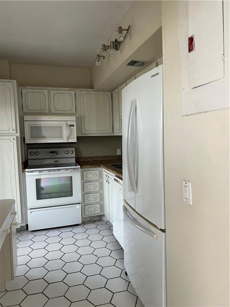 Image 24 of 24 For 3300 Palm Aire Dr  808