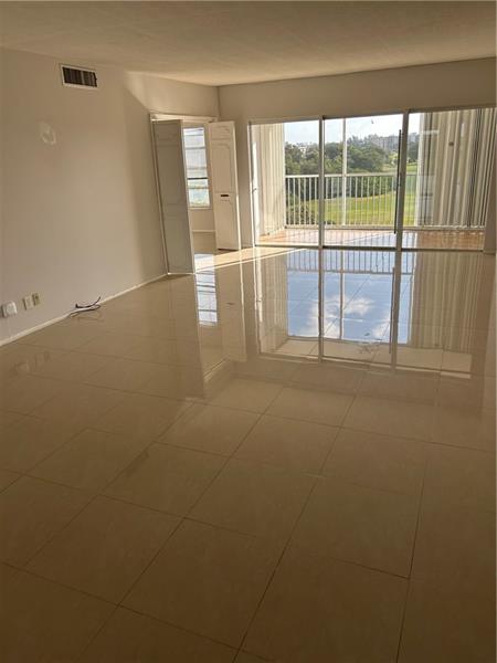 Image 5 of 24 For 3300 Palm Aire Dr  808