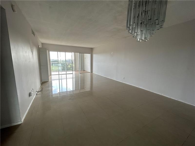 Image 7 of 24 For 3300 Palm Aire Dr  808