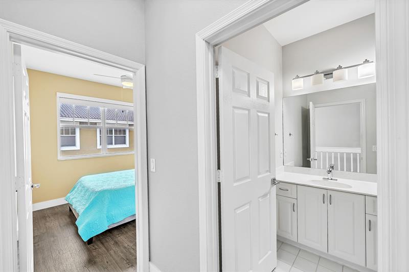 Image 34 of 53 For 1251 32nd St