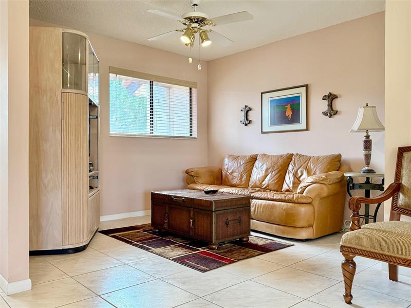 Image 11 of 36 For 10851 Palm Lake Ave  202