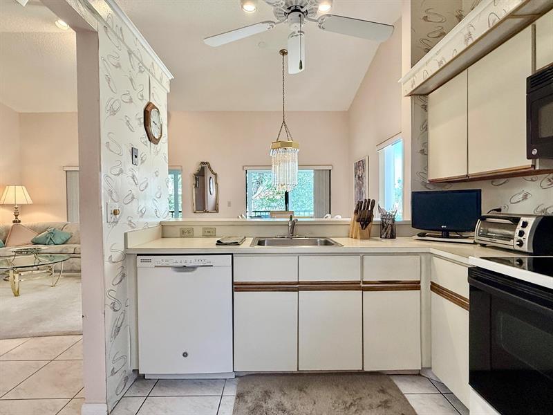 Image 15 of 36 For 10851 Palm Lake Ave  202