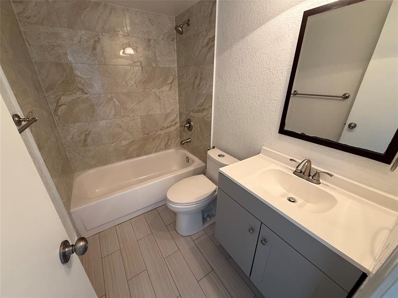 Image 16 of 17 For 2400 10th St  403