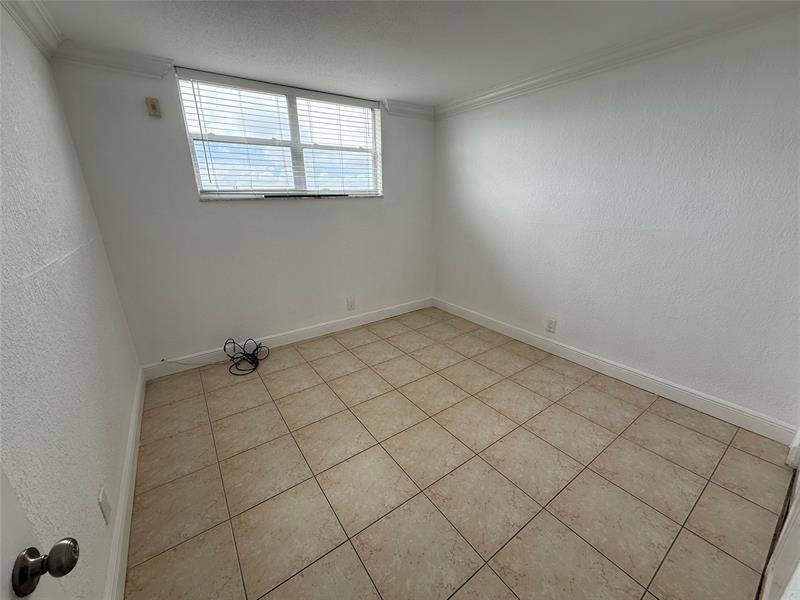Image 17 of 17 For 2400 10th St  403