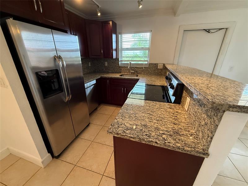 Image 6 of 17 For 2400 10th St  403