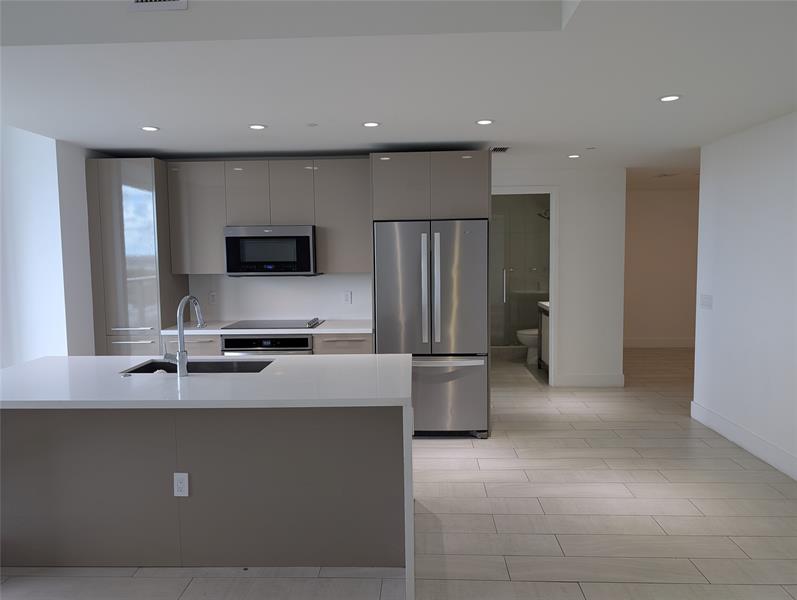 Image 10 of 23 For 2000 Metropica Way  1501