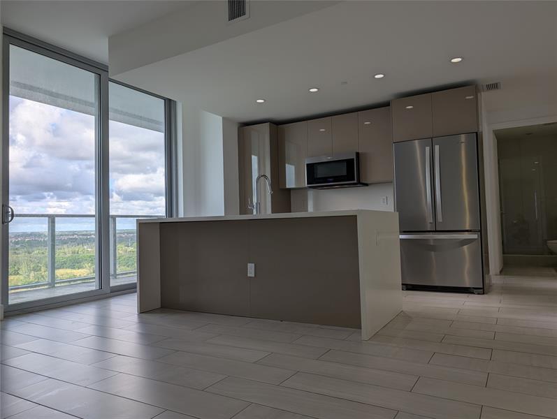 Image 9 of 23 For 2000 Metropica Way  1501