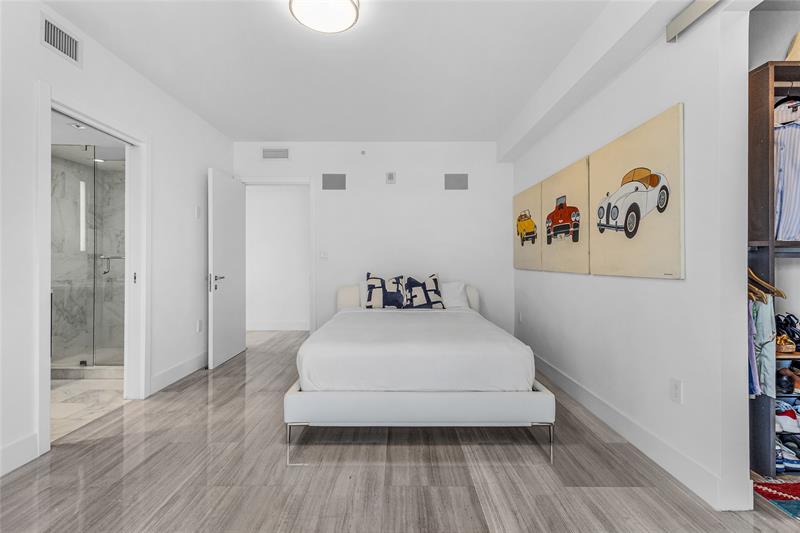 Image 18 of 49 For 1451 Brickell Ave  1201