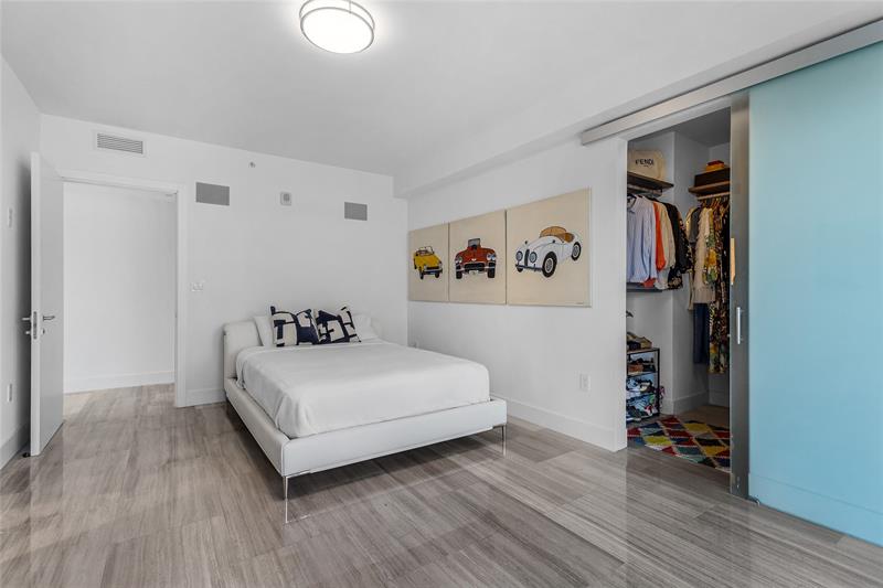 Image 20 of 49 For 1451 Brickell Ave  1201